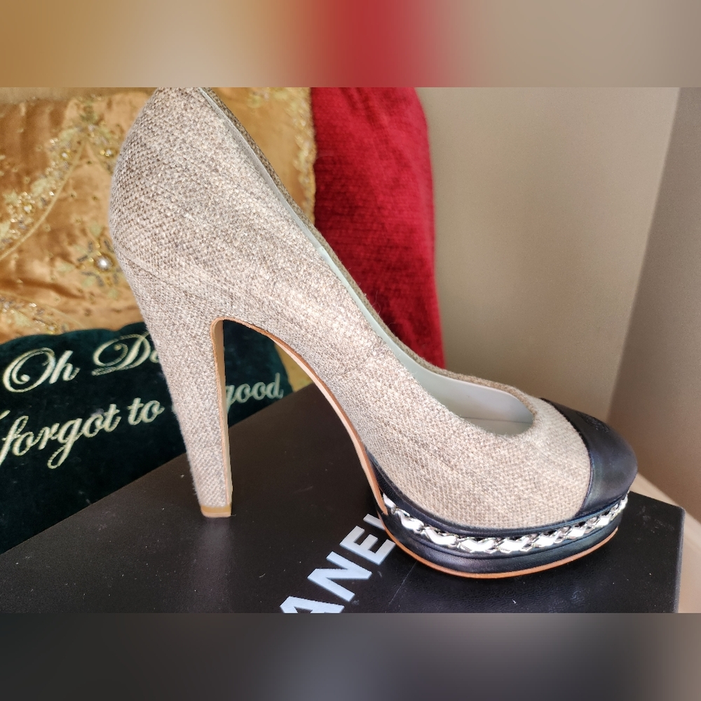 Chanel Escarpins Shoe - Linen & Leather Heels RARE FIND Chain Link CC Sexy